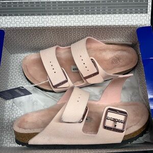 Brand New Size 9 Arizona Microfiber - Shearling - Desert Dust Light Rose